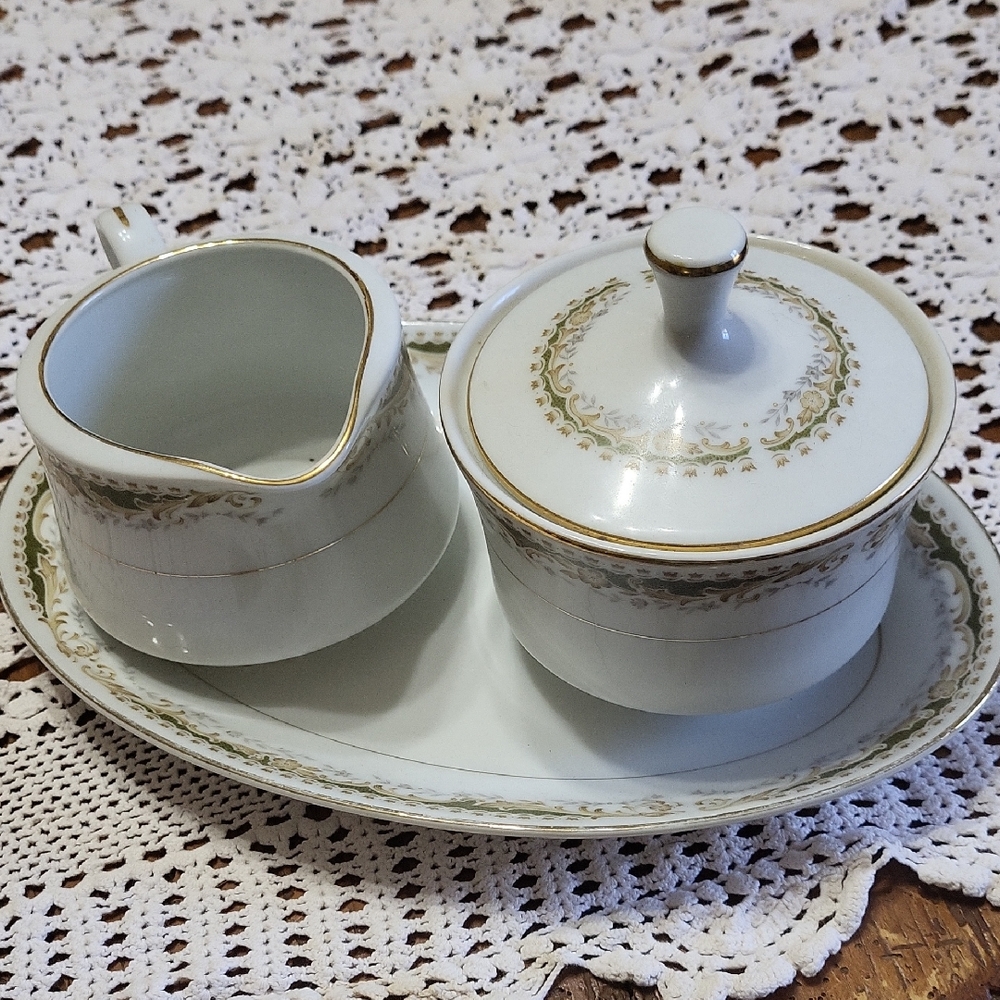 Signature Collection Queen Anne Gold Fine China Creamer and Sugar Set